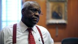 A demokraták elítélik Clarence Thomas bírót, de az etikai állítások kivizsgálásának tervezése nem egyértelmű