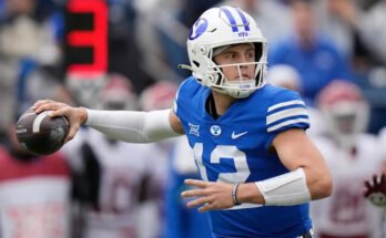 BYU Jake Retzlaff (12) Oklahoma -tó Az egyetemi labdarúgó -mérkőzés első felében, az NCAA -ban, 2023. november 18 -án, szombaton, Provo, Utah. (Photo / Rick Bowmer)