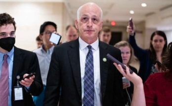 Adam Smith képviselője, D-Wash., A Capitol Visitor Centerben látható, miután az Izrael elleni 2023. október 11-én, szerdán az Izrael elleni támadásról szóló tájékoztatás után eligazított.