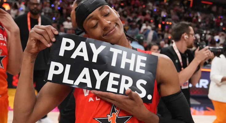 Brittney Sykes, a washingtoni misztikusok, a WNBA All-Star kosárlabda-mérkőzése után, a Team Collar ellen, 2025. július 19-én, szombaton, Indianapolisban. (Appo / Michael Conroy)