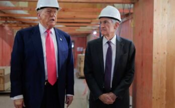 Trump elnök Jerome Powell -rel vitatta a Federal Reserve felújításának végső költségeit a központi bank szokatlan látogatása során.