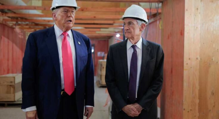 Trump elnök Jerome Powell -rel vitatta a Federal Reserve felújításának végső költségeit a központi bank szokatlan látogatása során.