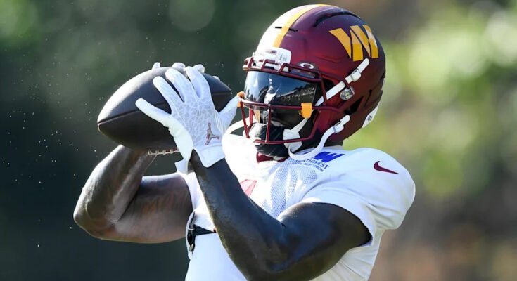 Ashburn, VA - július 28 .: A washingtoni parancsnokok, Deebo Samuel Sr. nagy fogadója (1) 2025. július 28 -án, hétfőn tartott edzőtáborban vesz részt (Hannah Foslien fényképe / a Washington Postért a Getty Images -en keresztül)