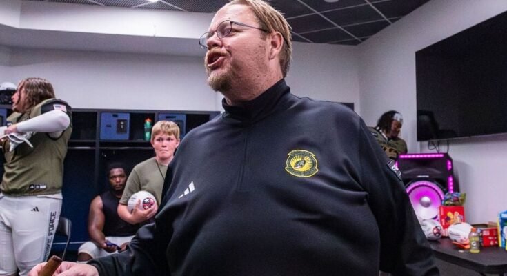 A Spokane Adam Shackleford volt sokk edzője a labdarúgó karrier új fejezetében található