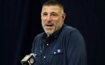 Indianapolis, Indiana - február 25: Mike Trinel, a New England Patriots vezetőedzője a médiával beszél az NFL vetítési kombinációja során az Indiana Kongresszusi Központban, 2025. február 25 -én, Indianapolisban, Indiana. (A Stacy Revere / Getty képek fényképe)