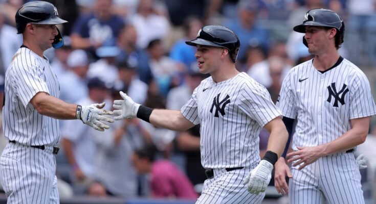 A Yankees egy pár áramkört termel a polcokon esőben áztatott 7-4-es győzelemben
