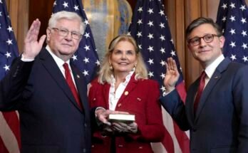 A bal oldali Kentucky Gop Hal Rogers képviselője a szertartások felhalmozódásakor jelentkezik a szoba elnökével, Mike Johnsonnal, a Louisiana republikánusával, januárban az American Capitoliumban. Hétfőn Rogers vezette a Kamara hitelbizottságának republikánus tagjait az utolsó kongresszusi törvényjavaslatok egyikének közzétételében, akik az Egyesült Államokban élő emberek millióinak kizárására szólítanak fel, anélkül, hogy az amerikai állampolgárságú amerikai állampolgárságú amerikai állampolgárságú amerikai állampolgárságúak, amelyeknek a 14. módosítás szerint
