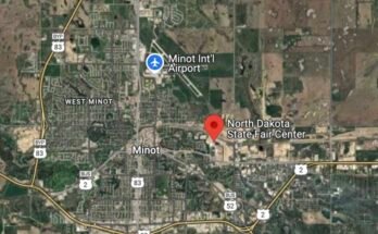 A Google Maps képe megmutatja a Minot Nemzetközi Repülőtér közelségét az Észak -Dakota -vásáron. A délkeleti repülőtérre közeledő repülőgép hirtelen pénteken fellebbezéssel vezette el az útvonalat - ugyanakkor egy bombázó áttekintést tett a vásáron.