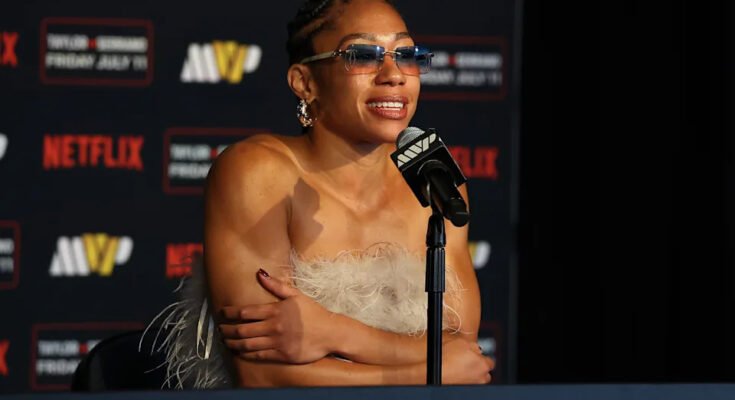 New York, New York - július 11 .: Alycia Baumgardner a médiáról beszél Katie Taylor után, a Netflix -ből az Amanda Serrano 3 ellen a Madison Square Garden -ben, 2025. július 11 -én, New York -ban. (Fotó: Sarah Stier / Getty Images a Netflix számára)