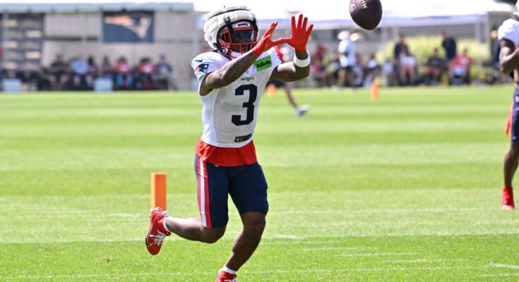 Demario Douglas, a Patriots 2025 -ben szerepelt, mint például a Hollók Zay Virágjai