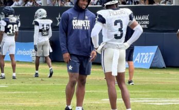 A Dallas Cowboys másodlagos, Micah Parsons a Dallas Cowboys NFL labdarúgó -edzőtáborában, Kaliforniában, a Dallas Cowboys NFL labdarúgó -edzőtáborán, 2025. augusztus 2., szombaton beszél (AP Photo / Dan Greenspan)