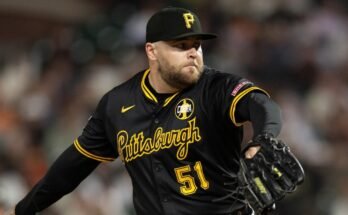 2025. július 28 -án; San Francisco, Kalifornia, Egyesült Államok; A Pittsburgh Pirates indítója, David Bednar (51) földet kínál San Francisco óriásai ellen az Oracle Park kilencedik fordulójában.