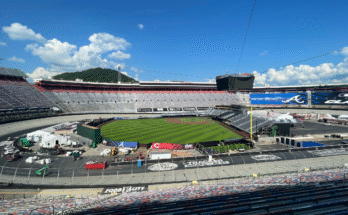 Game MLB a legújabb trükk eseményen, a Bristol Motor Speedway baseball által