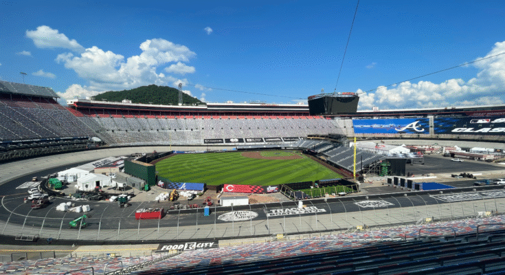 Game MLB a legújabb trükk eseményen, a Bristol Motor Speedway baseball által