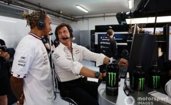 Lewis Hamilton, a Mercedes-AMG, Toto Wolff, a csapat igazgatója és vezérigazgatója, a Mercedes AMG
