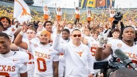 Texas az egyetemi labdarúgás osztályozásában, a szezon előtti edzők felmérése a történelem történetében először