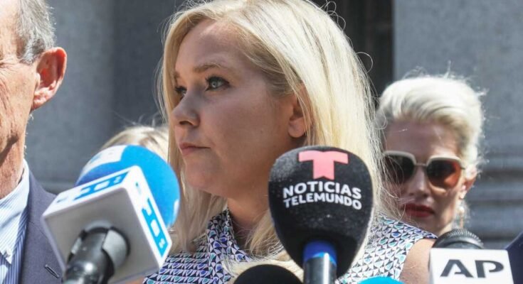 A Virginia Giuffre központja sajtótájékoztatót szervez egy New York -i manhattani bíróság előtt, 2019. augusztus 27 -én.