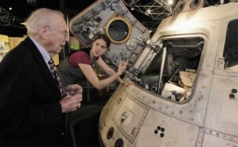 2010 -ben Jim Lovell felfedezte az Apollo 8 űrhajóját a Chicagói Tudományos és Ipari Múzeumban.
