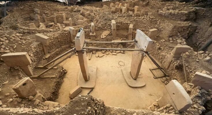 A régi Gobekli Tepe helyszínre néző kilátás, a világ legrégebbi templomának nevezett, Sanliurfában, Törökországban, február 17 -én.