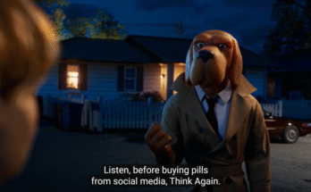 Egy McGruff The Crime Dog Public Service AD figyelmezteti a fiatalokat a fentanilt tartalmazó vényköteles hamis gyógyszerekről.